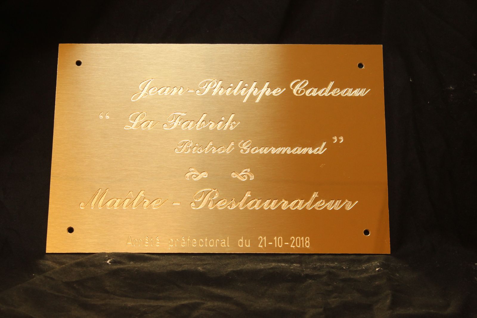 Plaque laiton maître restaurateur gravée 